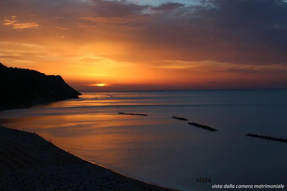 Tramonto In Baia Apartment Pesaro Exterior photo